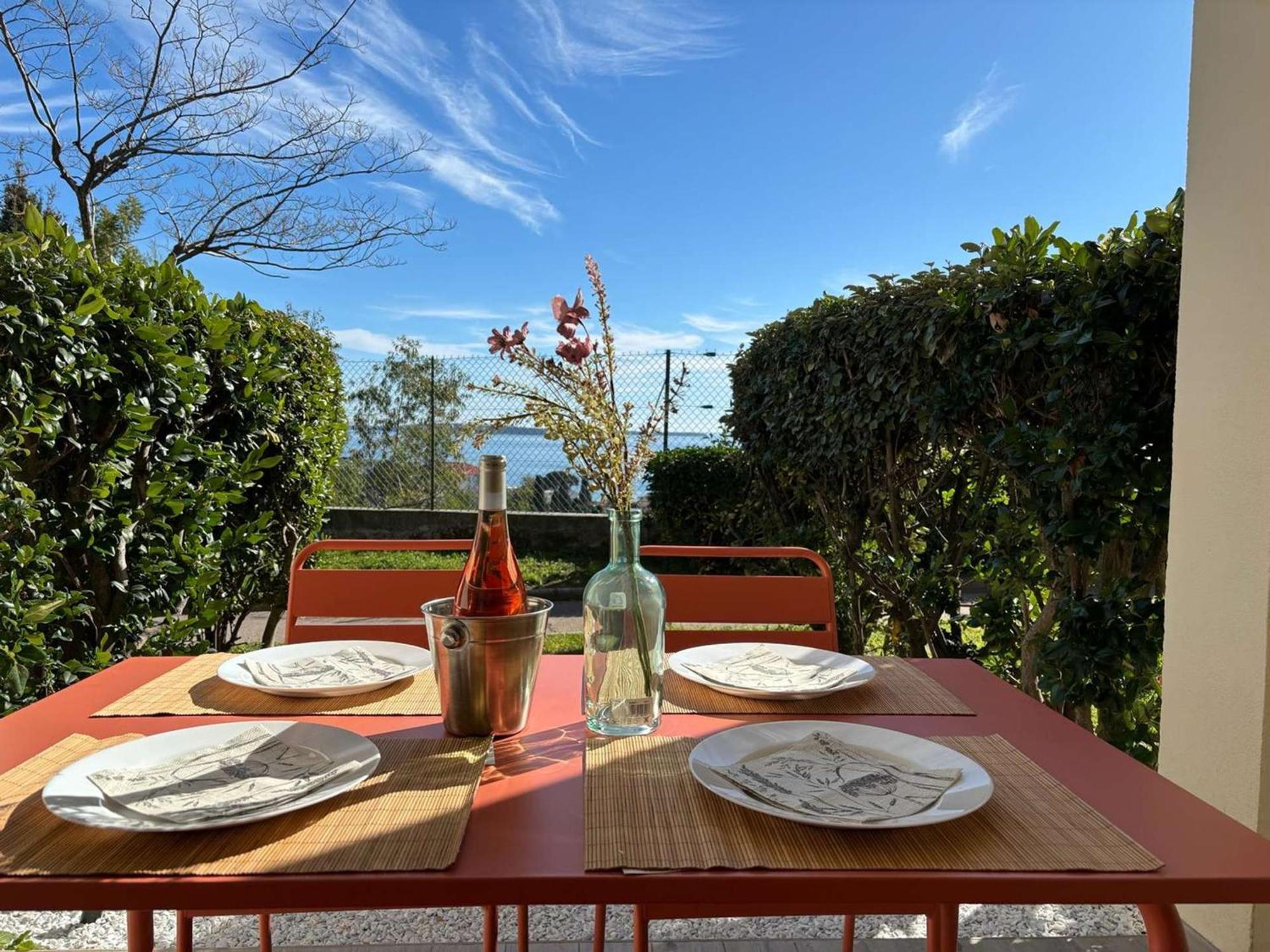 Apartment Avec Vue Mer, Piscine Et Parking A La Bocca - Fr-1-609-93 Cannes